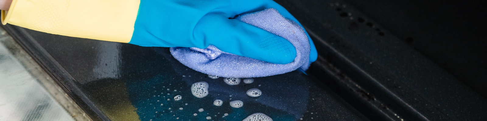 cleaning your dished with coffee grounds